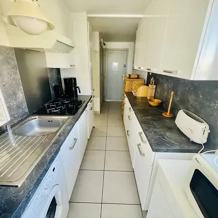 Spacieux A Cap D'agde, Proche Port, Commodites Et Plage, Parking Inclus - Fr-1-723-10 * Agde